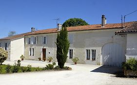 Le Vieux Noyer Saint-maurice-de-tavernole